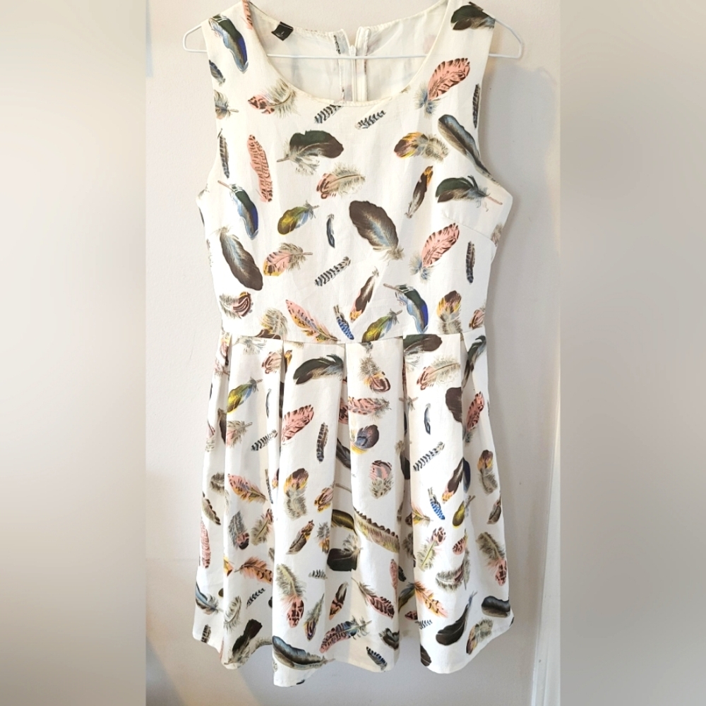 Sleeveless pleated dress